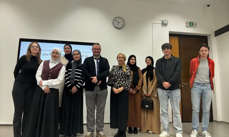 Bilgi, Sanat ve Sorgulama: Dr. Damir Kahrić Öğrencileri Yöntembilimin Ötesini Düşünmeye Teşvik Etti