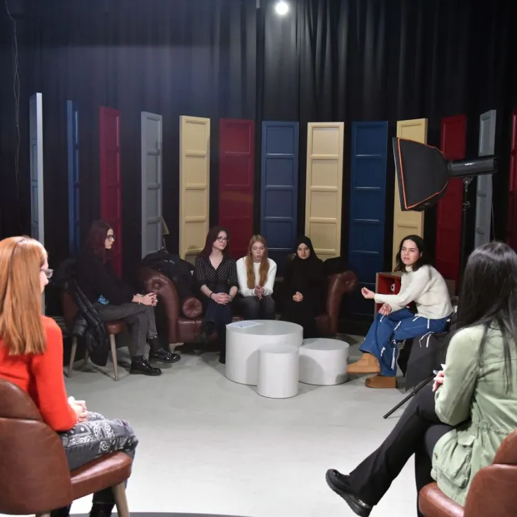 IUS MAC "Show and Tell" Atölyesinde İletişim Dünyasını Keşfedin